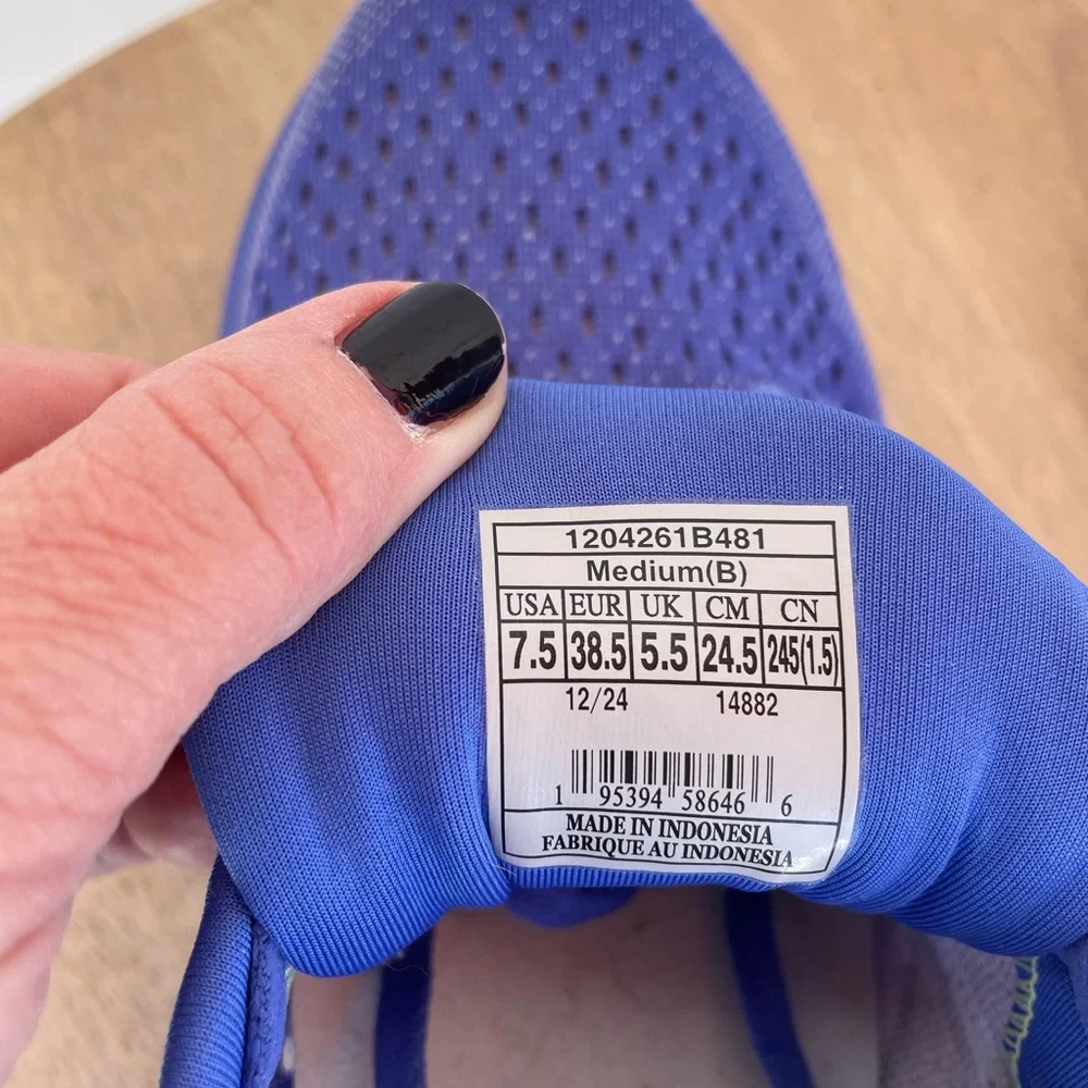 Brooks Women’s Blue Running Shoes with Silver Accents - Picture 4 of 4